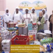 Don de divers produits et denrées à la maison Rose de Guédiawaye.