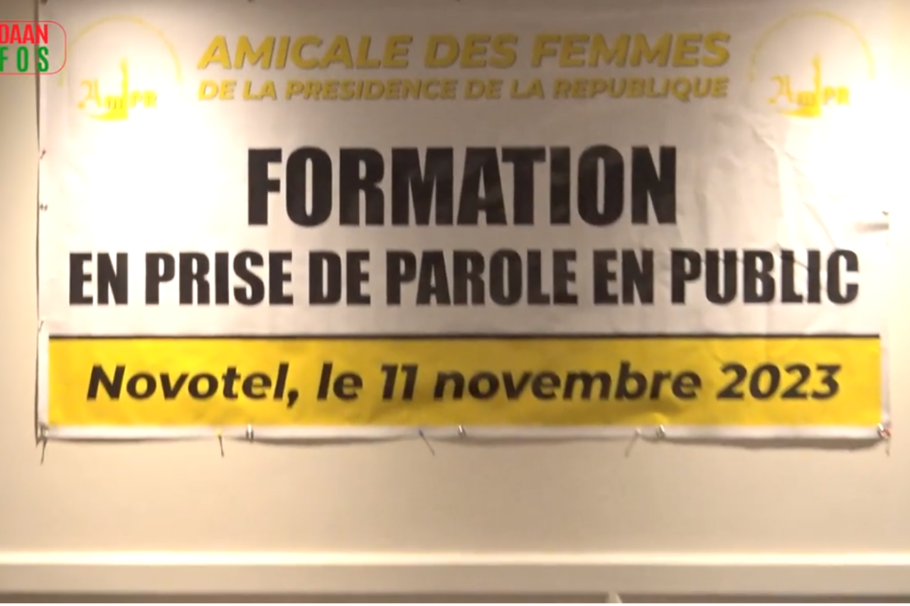 Les membres de l’Amicale des femmes de l Présidence de la République ont bénéficié d’une formation en prise de parole en public. La formation a été assurée par le Professeur Massamba GUEYE, par ailleurs Conseiller technique à la Présidence.